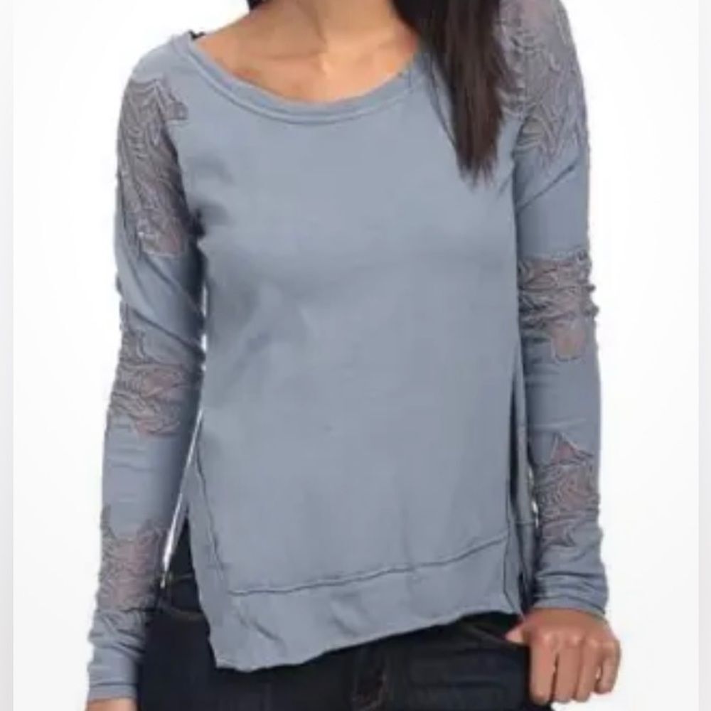 Free People Top.   LTOP492